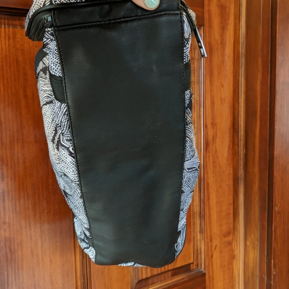 Lululemon Dottie Tribe duffel bag - Picture 3 of 5